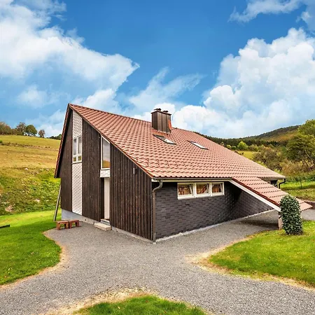 Geraeumiges Mit Privater Terrasse بيت للعطل