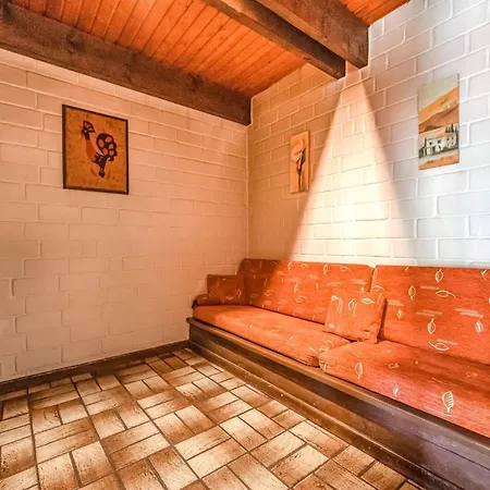 Geraeumiges Mit Privater Terrasse *