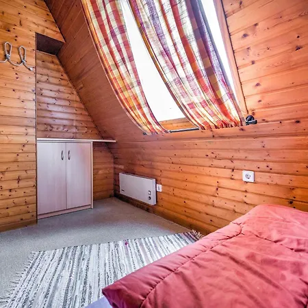 Geraeumiges Mit Privater Terrasse