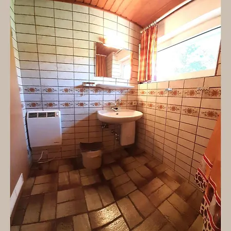 Geraeumiges Mit Privater Terrasse